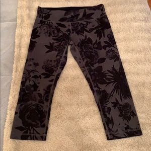 LuLuLemon Wunder Under Cropped Leggings